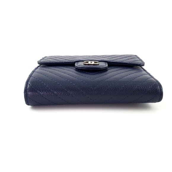 Authentic CHANEL Classic Navy Blue CaviarCompact Quilted Flap Chevron Wallet - Picture 8 of 14